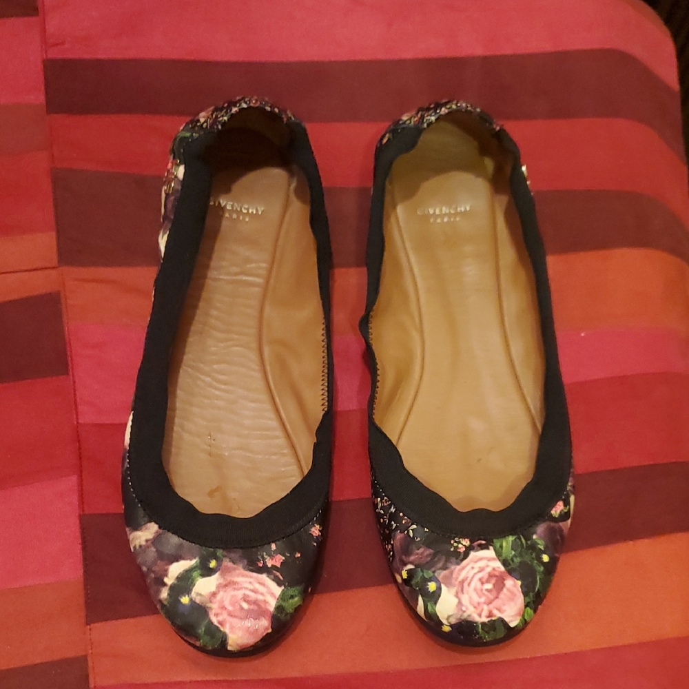 GIVENCHY FLATS SIZE 39 Floral - Black and Pink